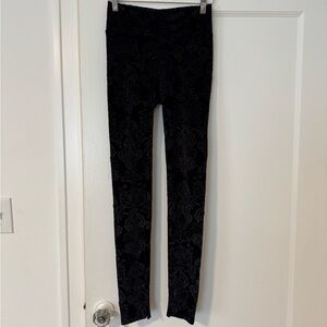 Elegant Black Patterned Leggings